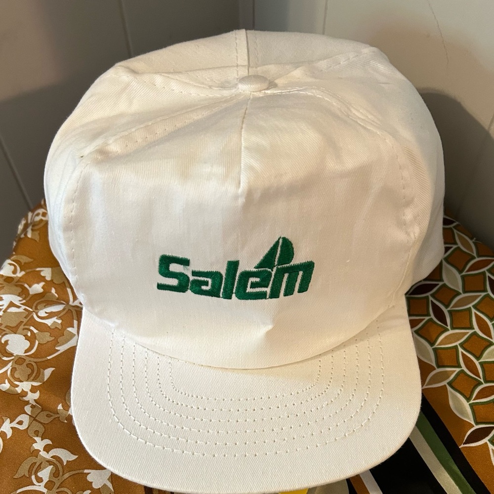 Vintage Salem 90’s Snap back trucker hat!
